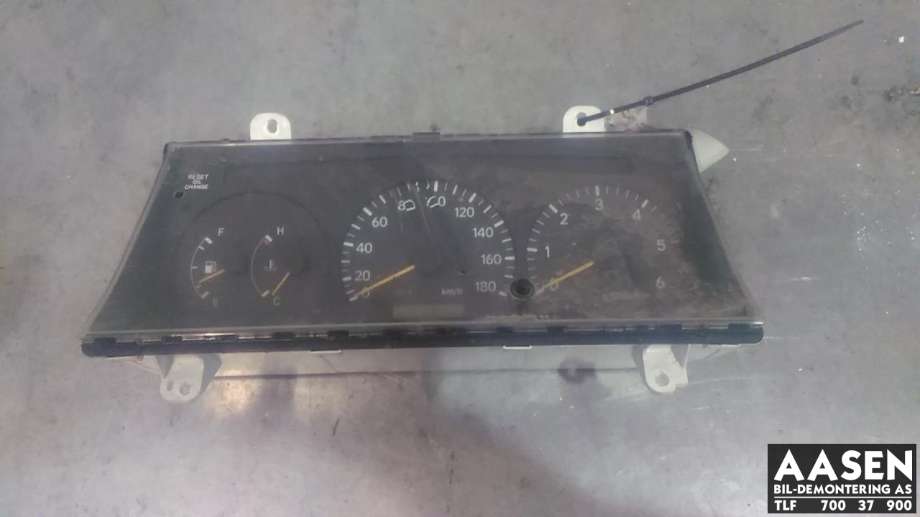Instrumentpanel til Toyota Hiace, 2001-2006 (Fase 2)  (83800-26881)