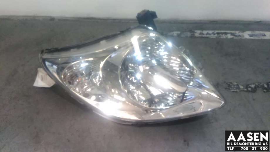 Frontlykt venstre halogen til Suzuki Swift, 2005-2010 (35320-63J70)
