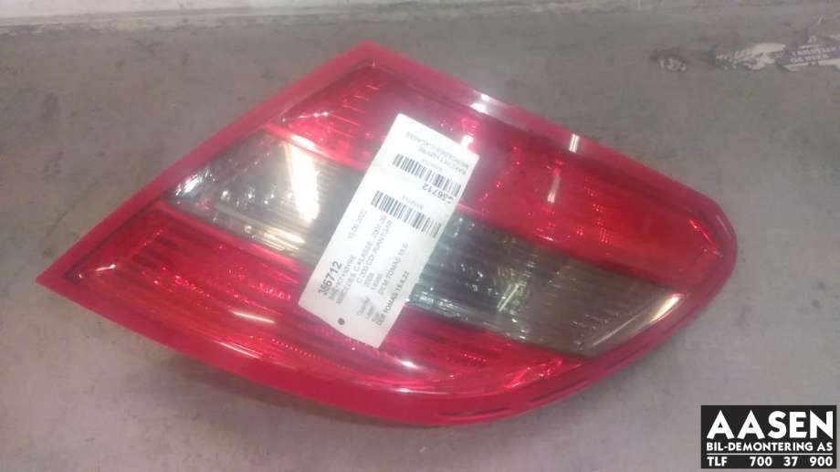 Baklykt høyre til Mercedes C-Klasse 2007-2011 (Fase 1) (W204) (W204) (A 204 820 30 64|A 204 906 86 02|)