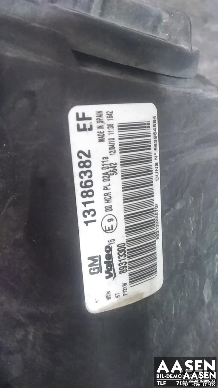 Frontlykt høyre halogen til Opel Corsa D 2006-2014  (VALEO|93189358|)