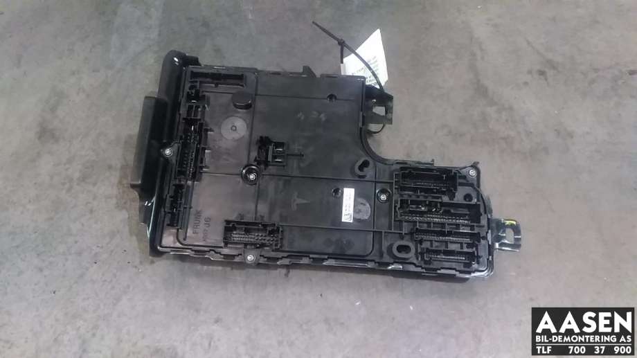 Styreenhet comfort (BCM) til Tesla Model Y 2021-2024 (Type I) (1657650-01-A|)