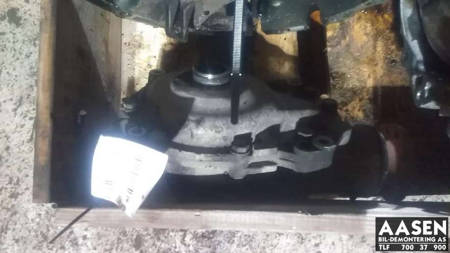 Kardang klokke foran til BMW 5-Serie 2003-2010 (E60/E61) (E60/E61) (31 50 7 555 877|)