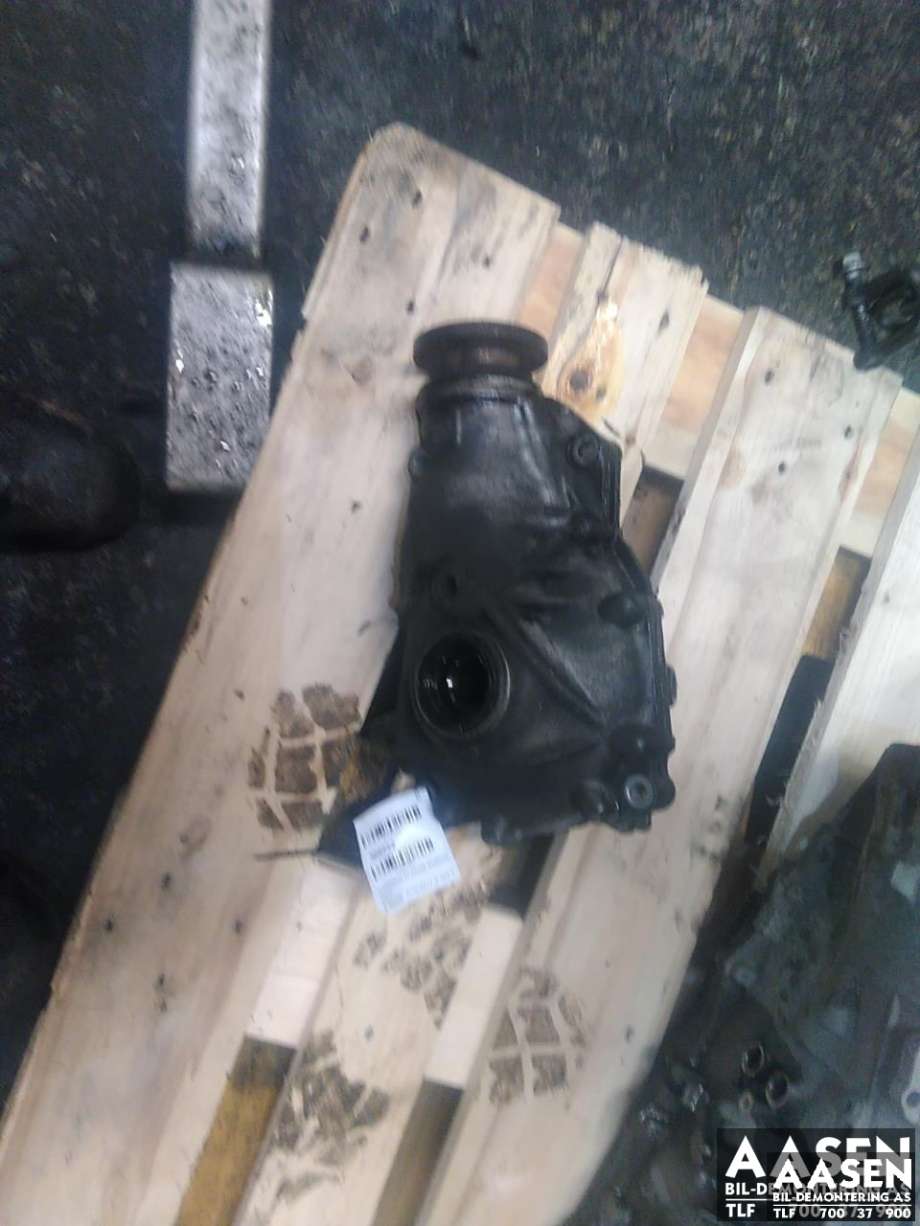 Kardang klokke foran til BMW 5-Serie 2010-2017 (F10/F11) (F10/F11) (31 50 7 648 880|31 50 7 648 881|)
