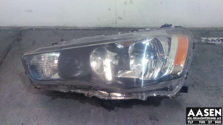 Frontlykt venstre halogen til Mitsubishi Outlander, 2007-2010 (Type II, Fase 1) (8301B553)