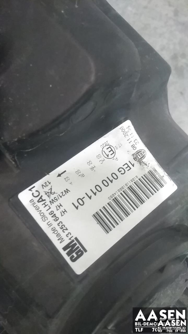 Frontlykt venstre halogen til Opel Astra J 2010-2015  (HELLA|13253646|)