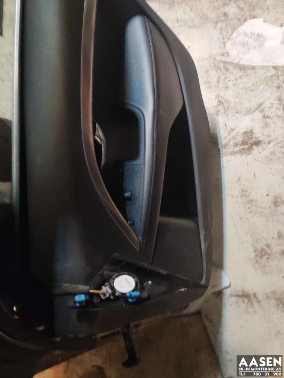 Dør høyre foran til Volvo V70 2007-2013 (Type III, Fase 1)  (31335589|)