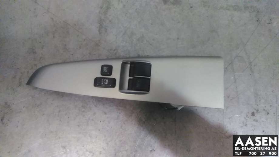 Bryter ruteheis førerdørspanel til Toyota Hilux, 2012-2016  (848200K051)