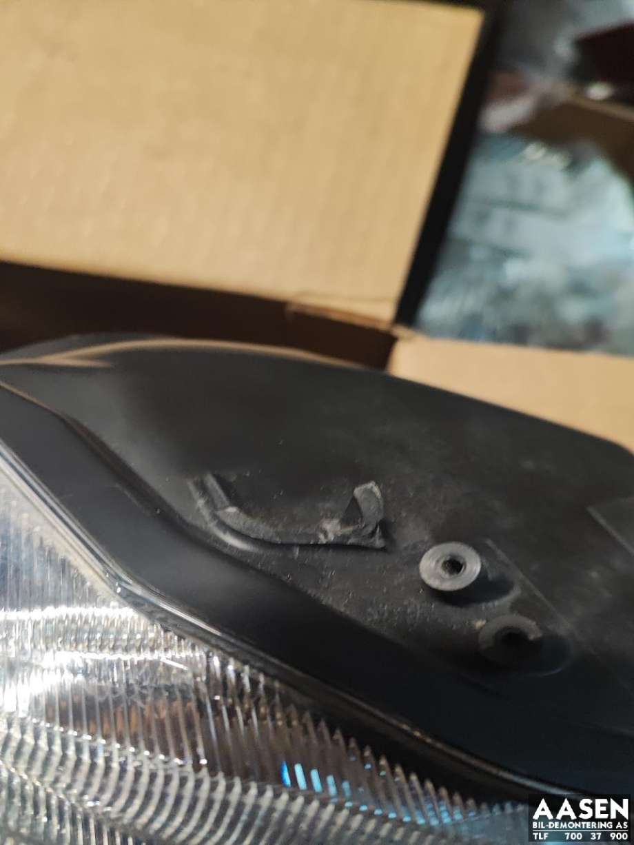 Frontlykt høyre full-LED til Toyota Prius +7 2012-2020 (Type III) (stasjonsvogn) (stasjonsvogn) (81145-47430|)