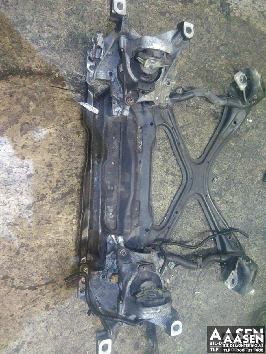 Travers foran hoved til Audi A4, 2015-2019 (Type V, Fase 1) (B9) (B9) (8W1 399 347 E)