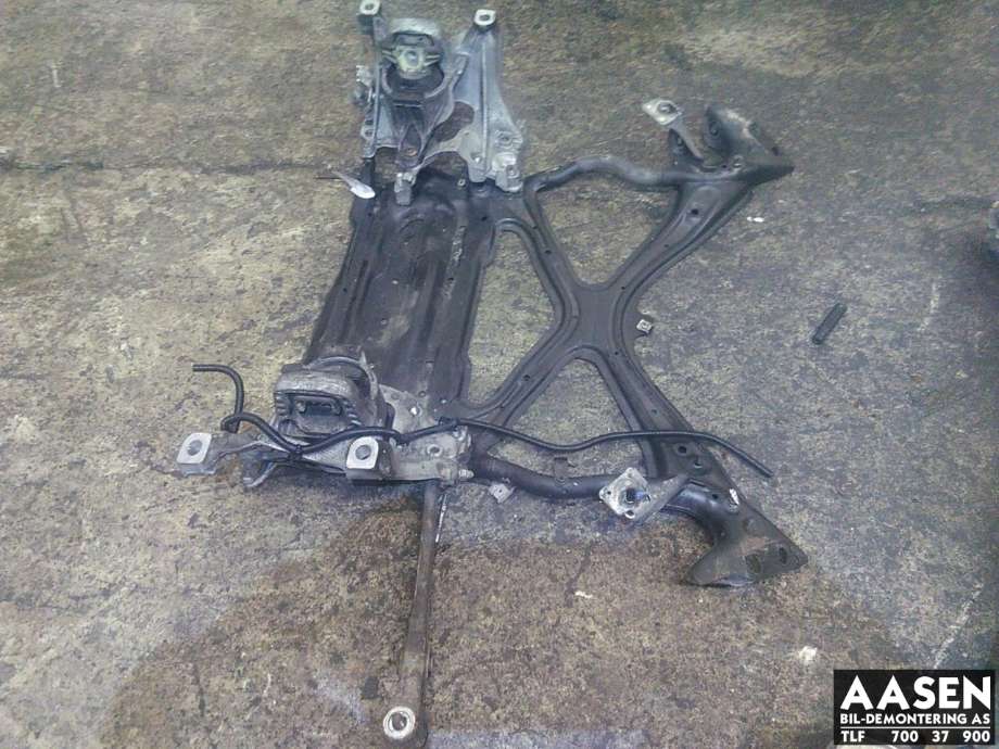Travers foran hoved til Audi A4 2015-2019 (Type V, Fase 1) (B9) (B9) (8W1 399 347 E|8W1 399 347 H|)