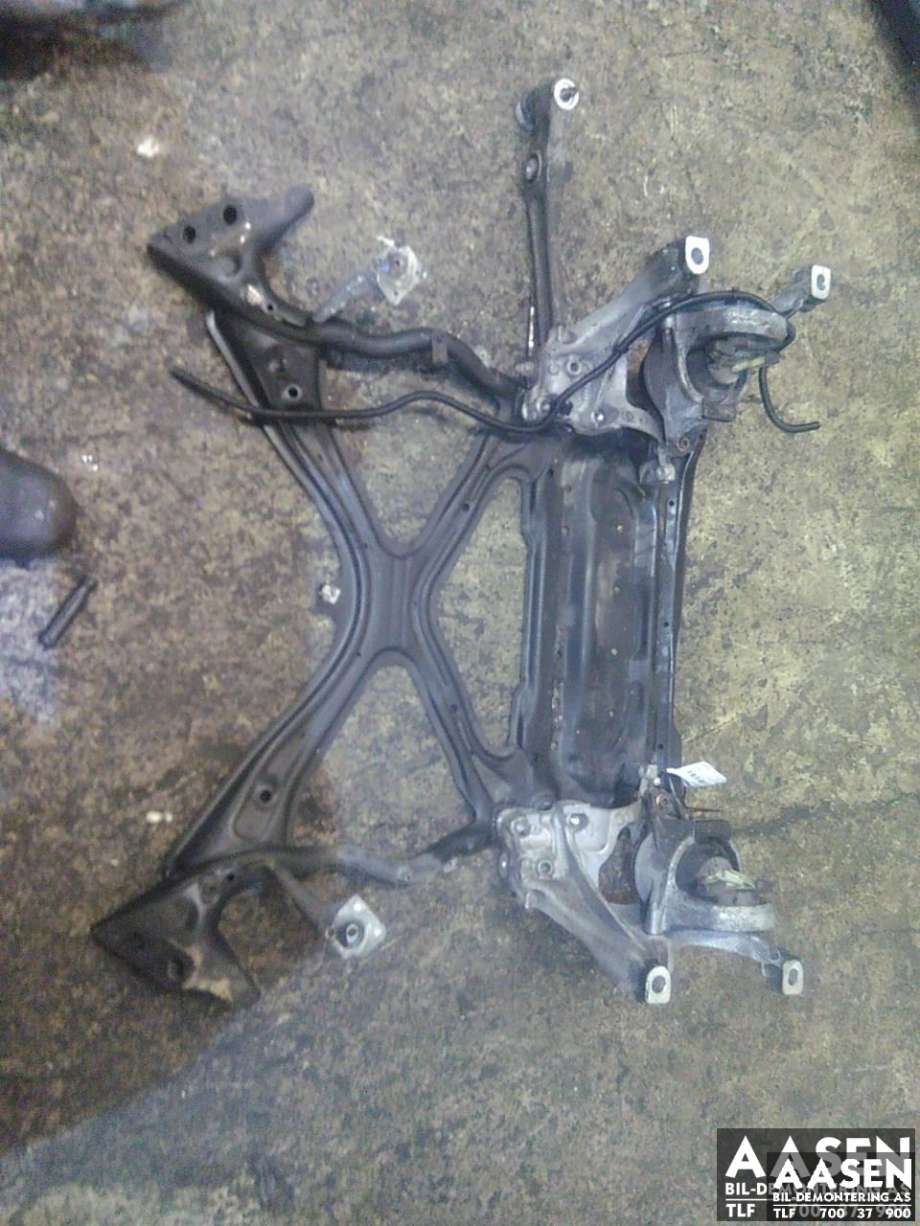 Travers foran hoved til Audi A4 2015-2019 (Type V, Fase 1) (B9) (B9) (8W1 399 347 E|8W1 399 347 H|)