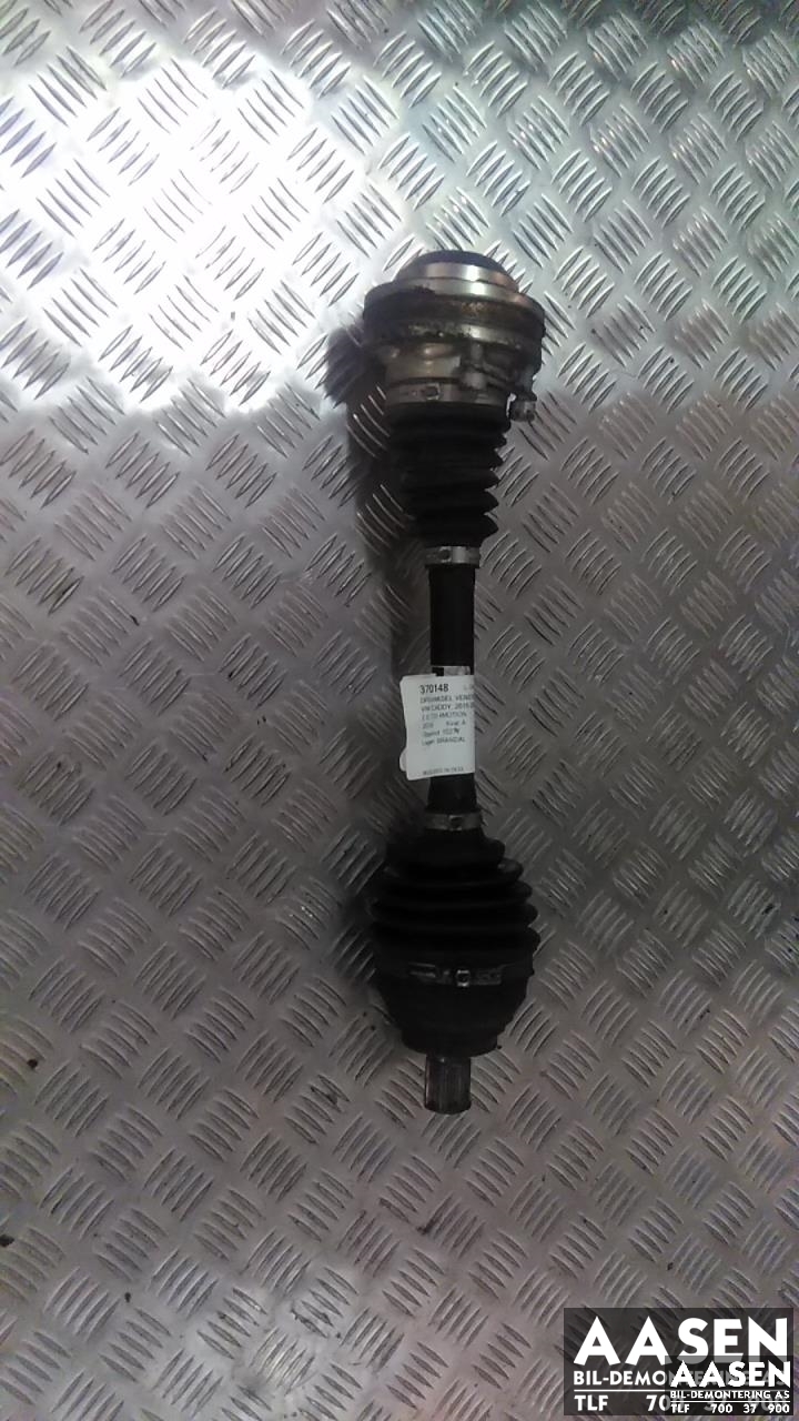 Drivaksel venstre foran, diesel/manuell til VW Caddy 2015-2020 (Type III, Fase 3) (3AA 407 271|3AA 407 451 X|)