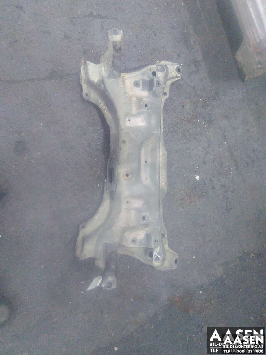 Travers foran hoved til Toyota Yaris 2014-2020 (Type III, Fase 2)  (51201-0D106|)