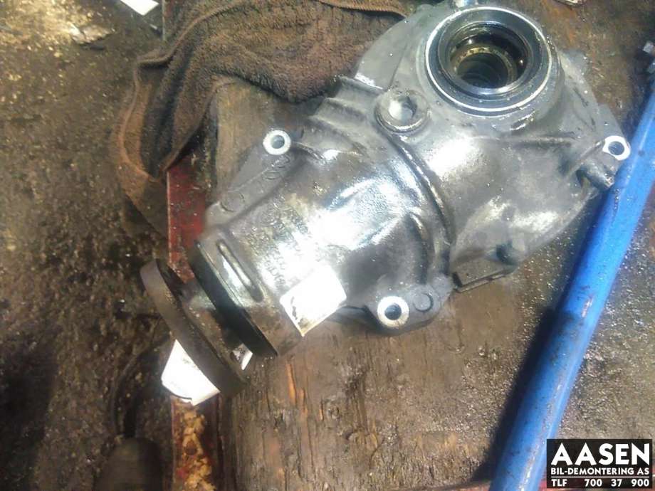Kardang klokke foran til BMW 5-Serie 2003-2010 (E60/E61) (E60/E61) (31 50 7 528 417|)