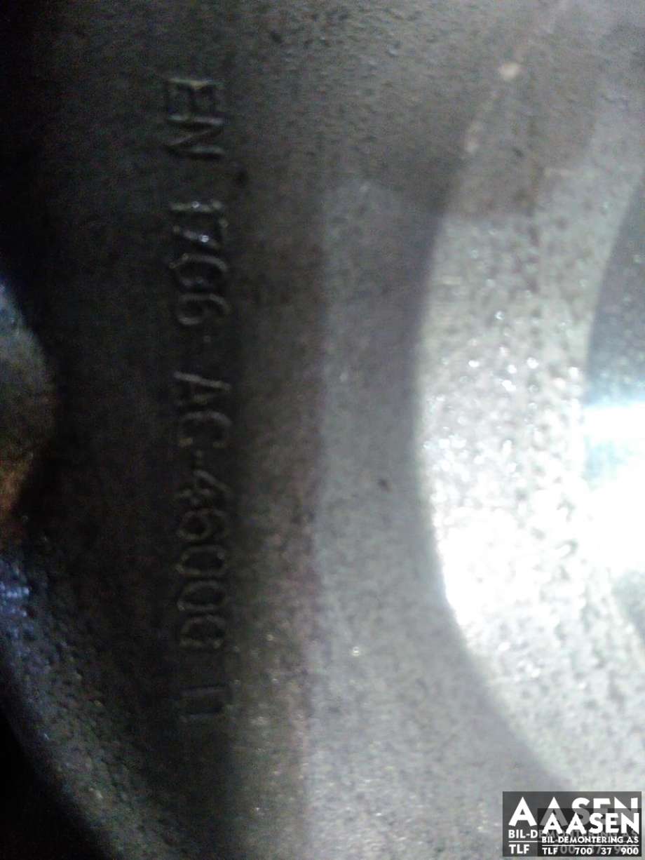 Kardang klokke foran til BMW 5-Serie 2003-2010 (E60/E61) (E60/E61) (31 50 7 528 417|)
