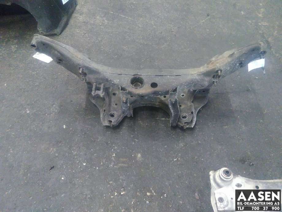 Travers bak til Nissan X-Trail 2014-2022 (T32) (T32) (554001YA0B|554001YA0D|)