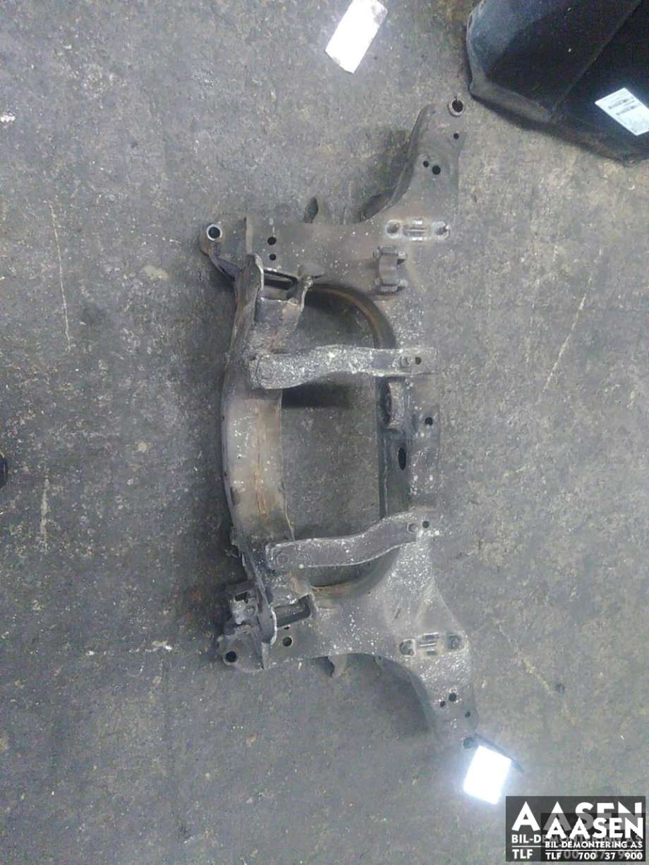Travers bak til Nissan X-Trail 2014-2022 (T32) (T32) (554001YA0B|554001YA0D|)