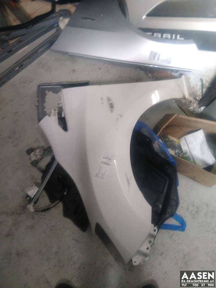 Skjerm venstre foran til Mazda 5 2011-2015 (Type II)  