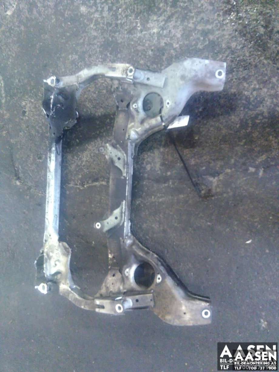 Travers foran hoved til BMW 1-Serie, 2004-2011 (E81/E82/E87/E88) (E81/E82/E87/E88) (31 11 6 785 639)