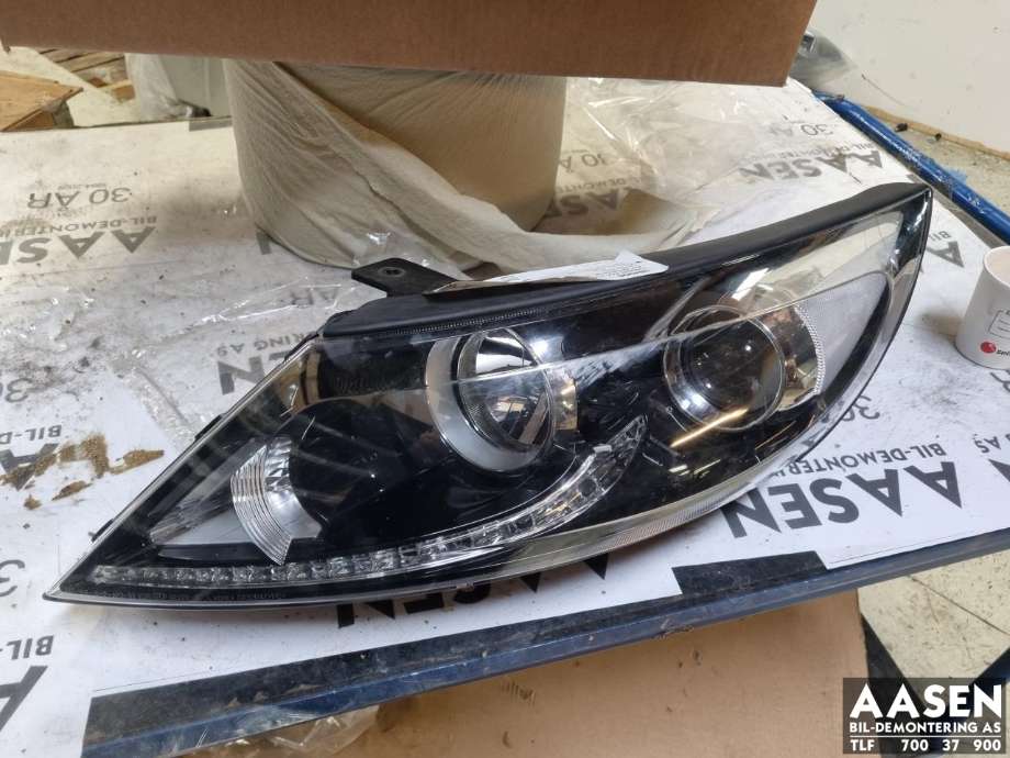 Frontlykt venstre halogen til Kia Sportage 2010-2016 (Type III)  (92101 3W121|)