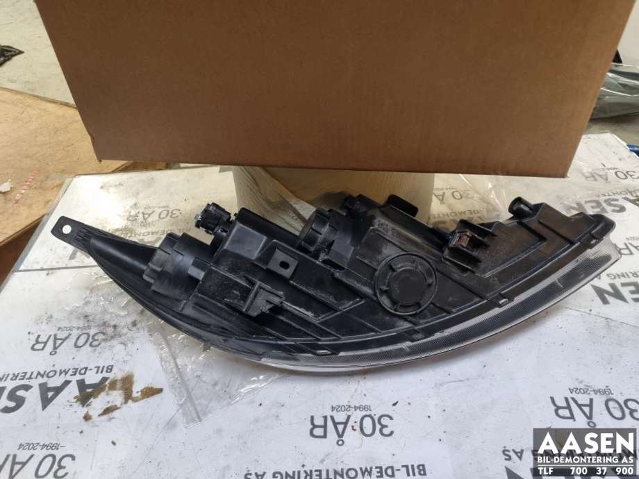 Frontlykt venstre halogen til Kia Sportage 2010-2016 (Type III)  (92101 3W121|)