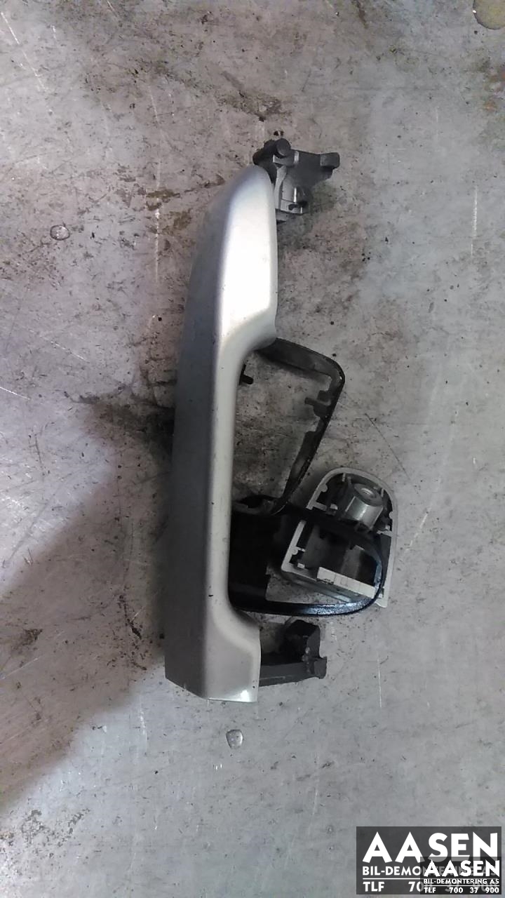 Dørhåndtak utv høyre foran til Toyota Auris, 2013-2015 (Type II, Fase 1)  (6921102924)