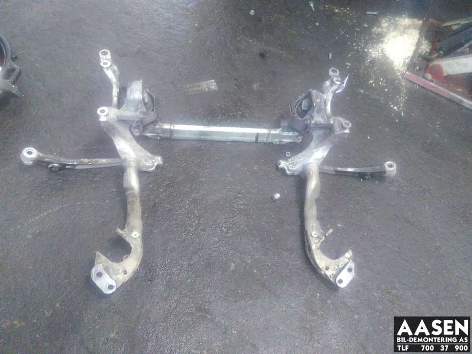 Travers foran hoved til Audi A4, Allroad, 2009-2016 (Type I) (B8) (B8) (8K0 399 315 G)