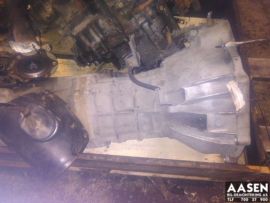 Girkasse 4WD komplett til Toyota Hiace 2001-2006 (Fase 2)  (330302F290|)