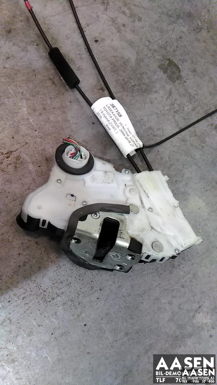Låsekasse venstre foran til Toyota Prius 2009-2016 (Type III) (COMBI) (COMBI) (6904052340|)