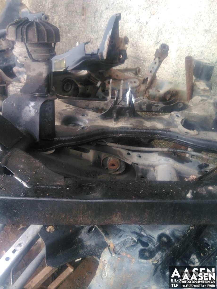 Travers foran hoved til Mercedes Vito/Viano 2004-2010 (Fase 1) (W639) (W639) (A 639 330 20 06|)