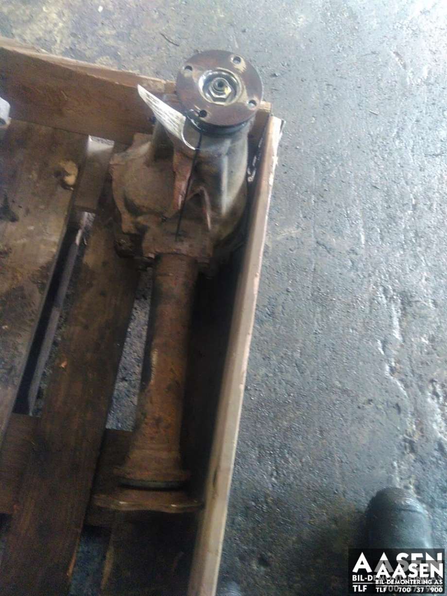 Kardang klokke foran til Toyota Hiace, 2007-2012 (Fase 3)  (41110-26570)