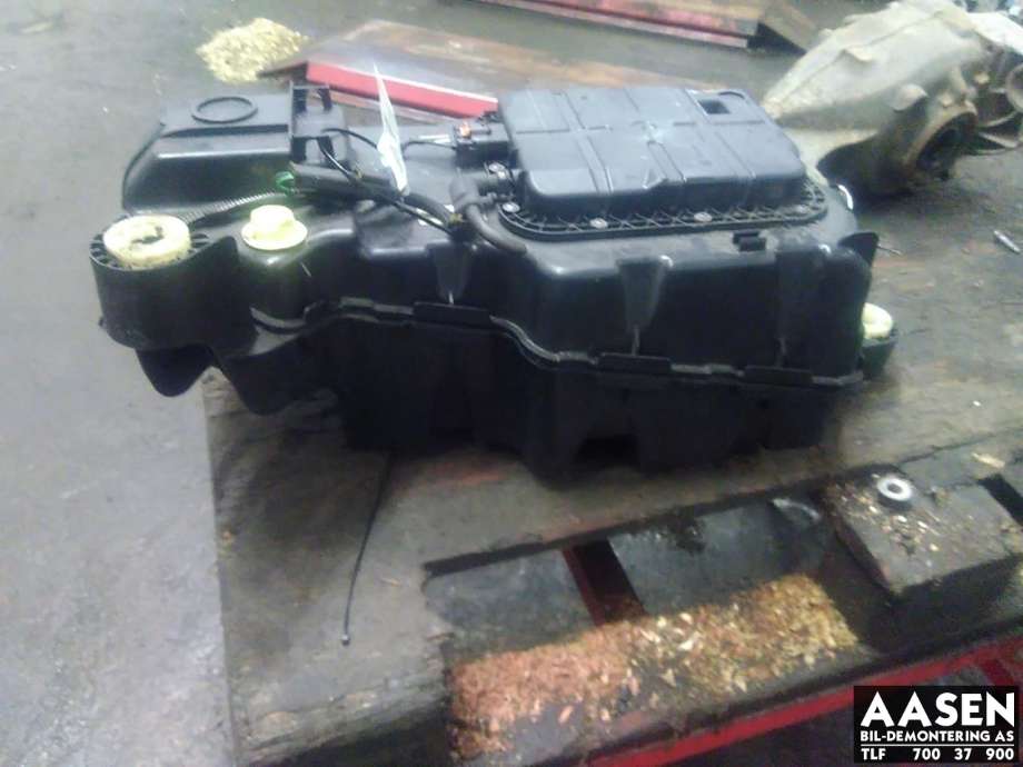 AdBlue tank til Peugeot Partner 2019-->> (Type III)  (98 176 018 80|16 826 197 80|16 826 152 80)
