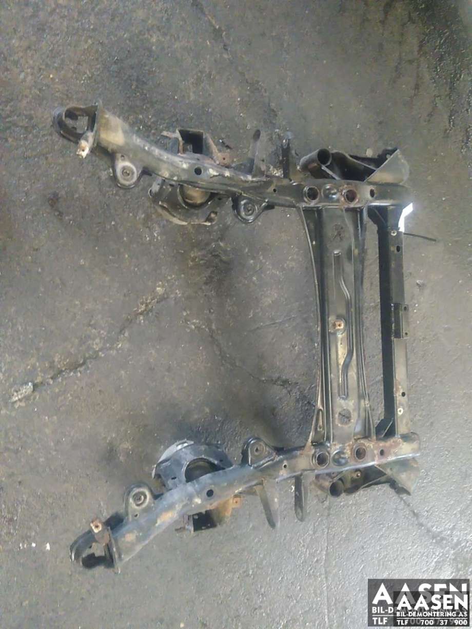 Travers foran hoved til BMW X3, 2010-2017 (F25) (F25) (31 11 6 787 915)