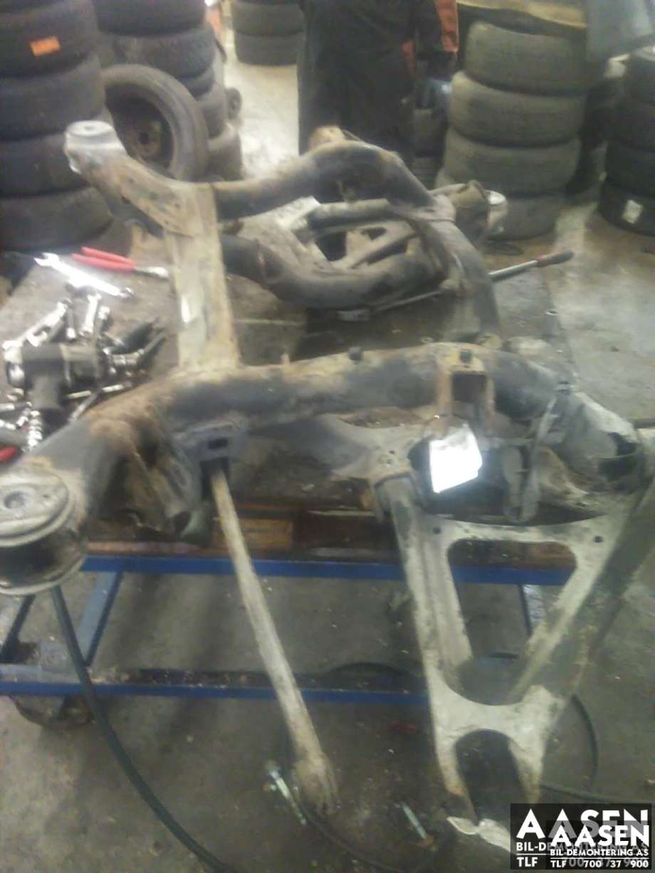 Travers bak til VW Touareg 2003-2007 (Type I, Fase 1) (7L0 599 030 L|7L0 599 030 P|)