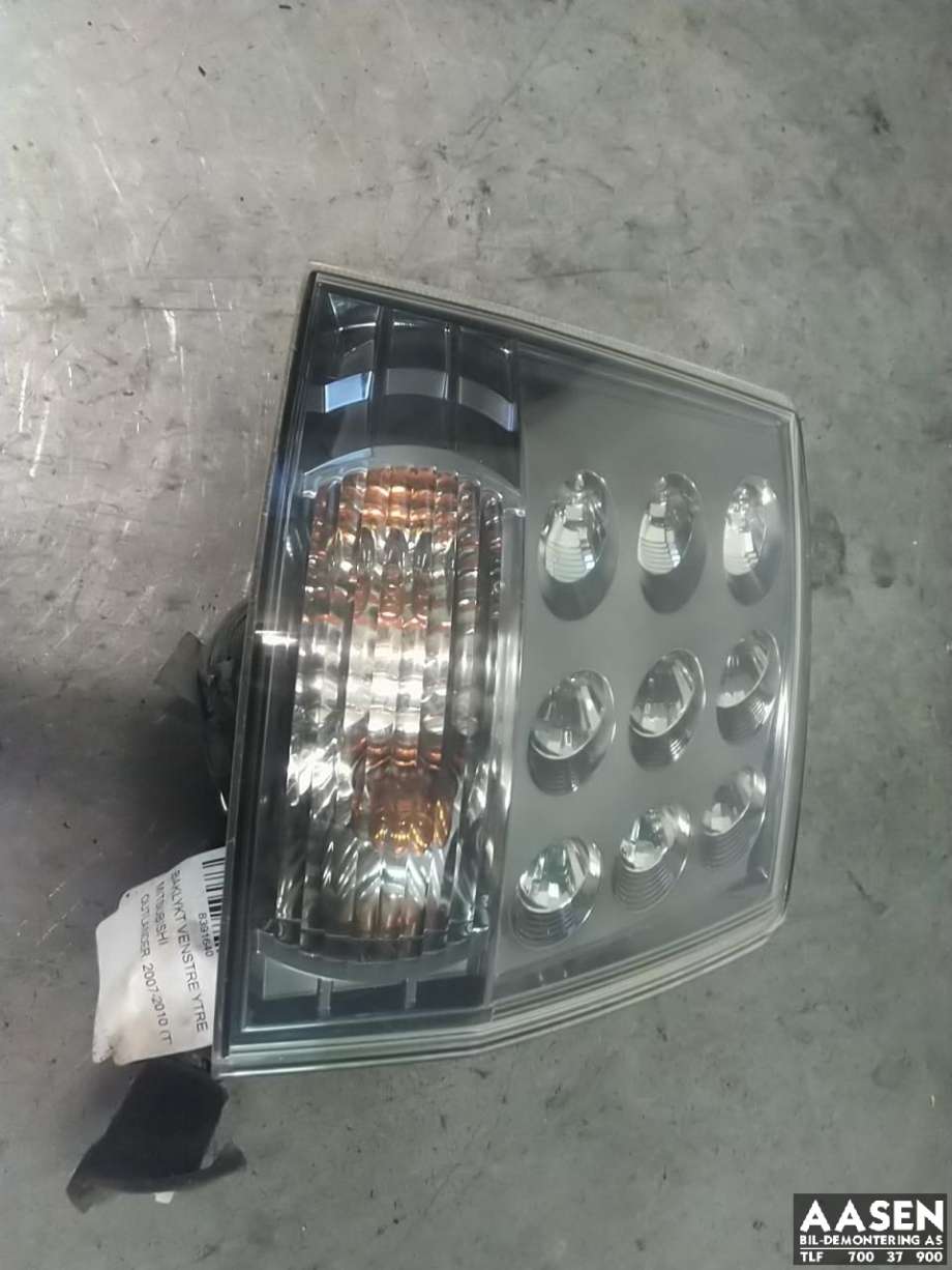 Baklykt venstre ytre til Mitsubishi Outlander 2007-2010 (Type II, Fase 1) (8330A379|)