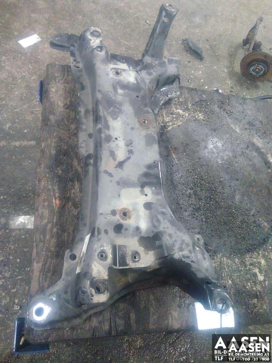 Travers foran hoved til Toyota Yaris, 2014-2020 (Type III, Fase 2) (51201-0D096)