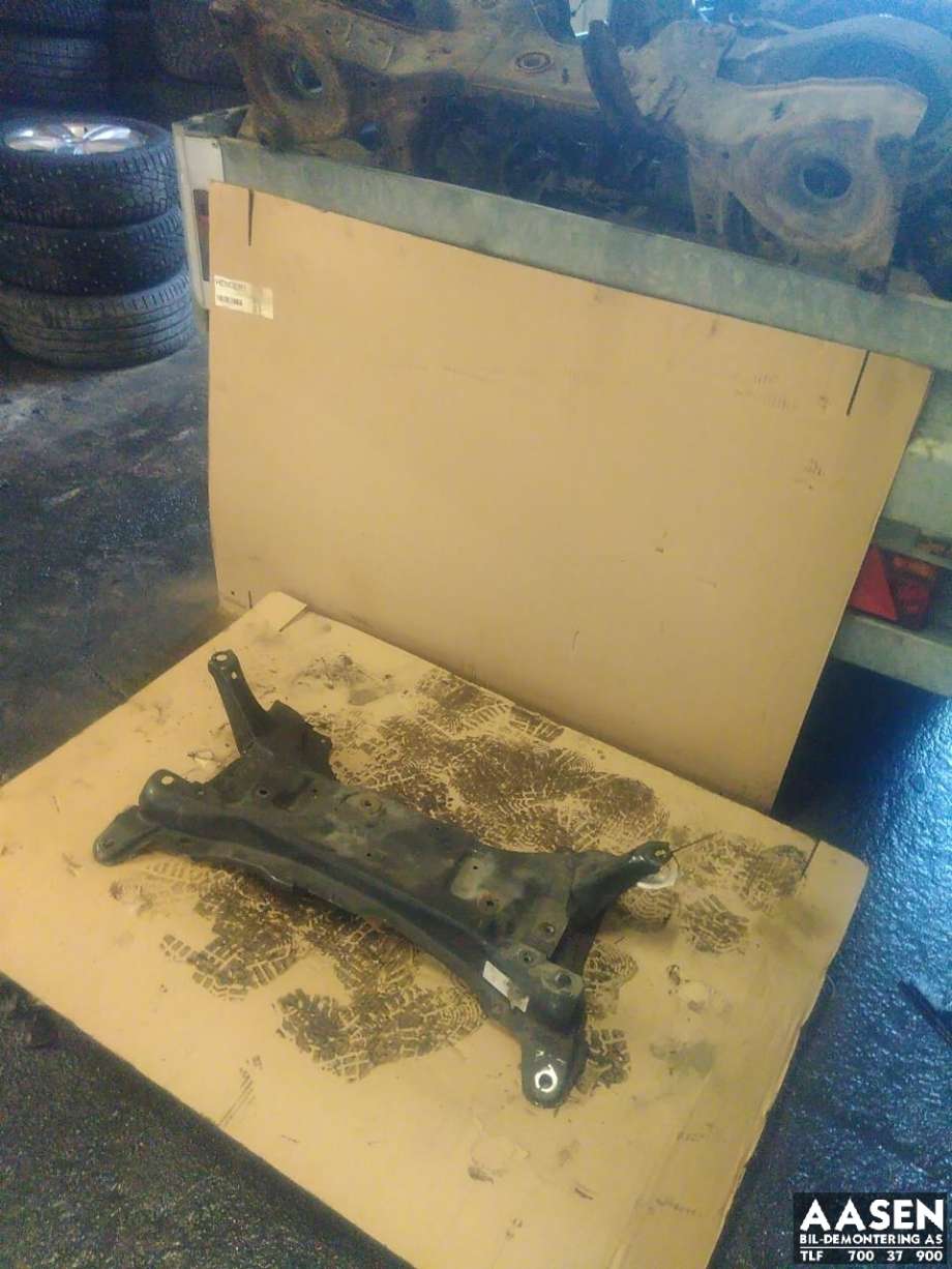 Travers foran hoved til Toyota Yaris 2014-2020 (Type III, Fase 2) (51201-0D096|)