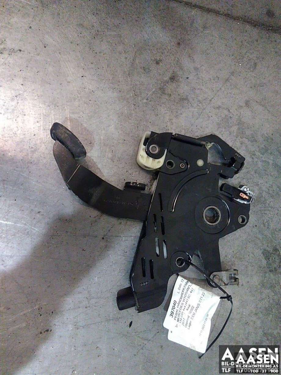 Pedal håndbrekk/parkbrems til Mercedes Vito 2014-->> (W447) (W447) (A 447 420 00 84|)
