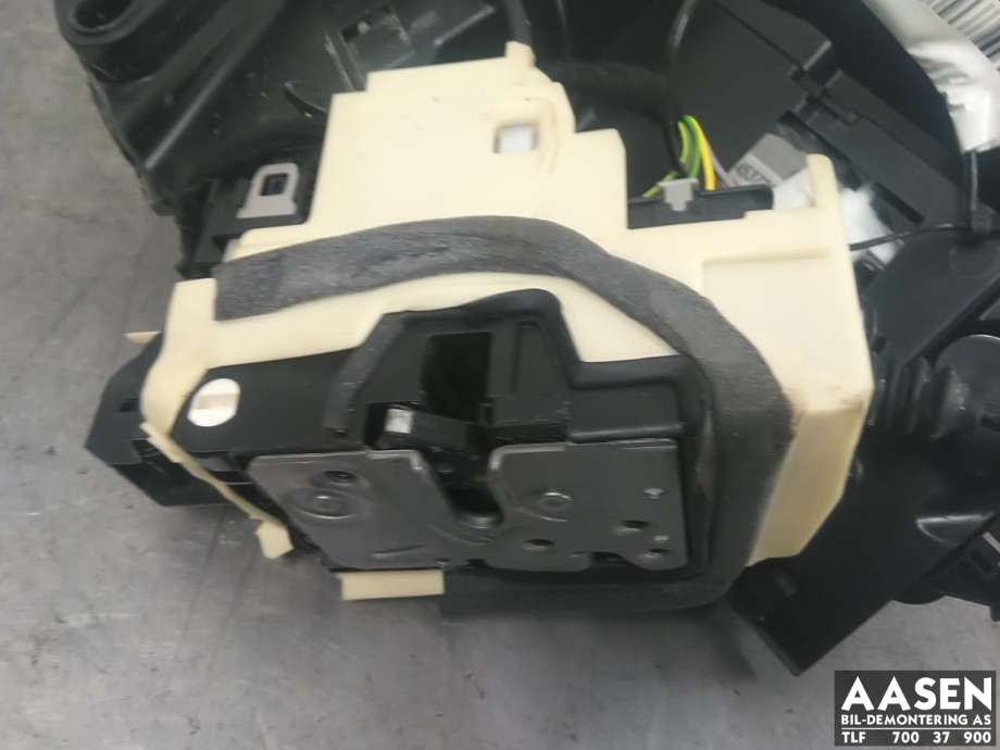 Låsekasse høyre bak til Volvo V60 / V60 CC, 2018-->> (Type II)  (32310995)