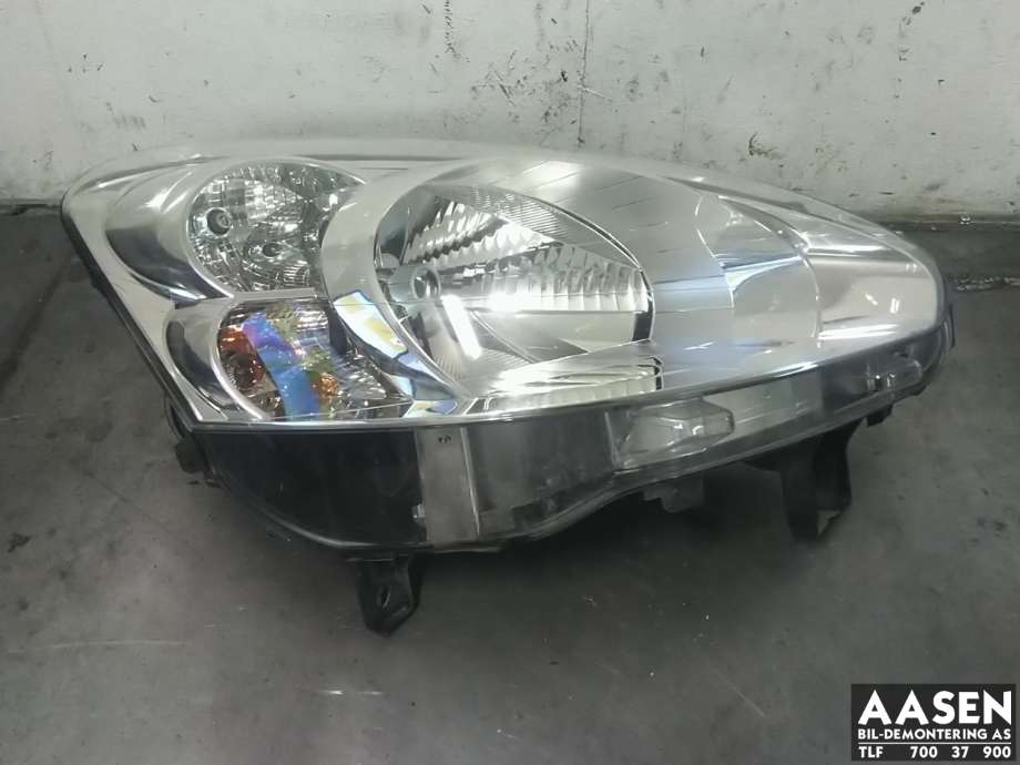 Frontlykt høyre halogen til Peugeot Partner 2008-2015 (Type II, Fase 1) (VALEO|96 772 023 80|)