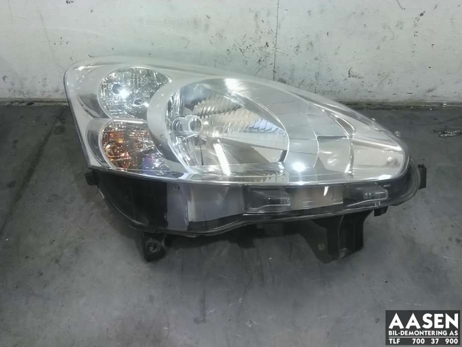 Frontlykt høyre halogen til Peugeot Partner 2008-2015 (Type II, Fase 1) (VALEO|96 772 023 80|)