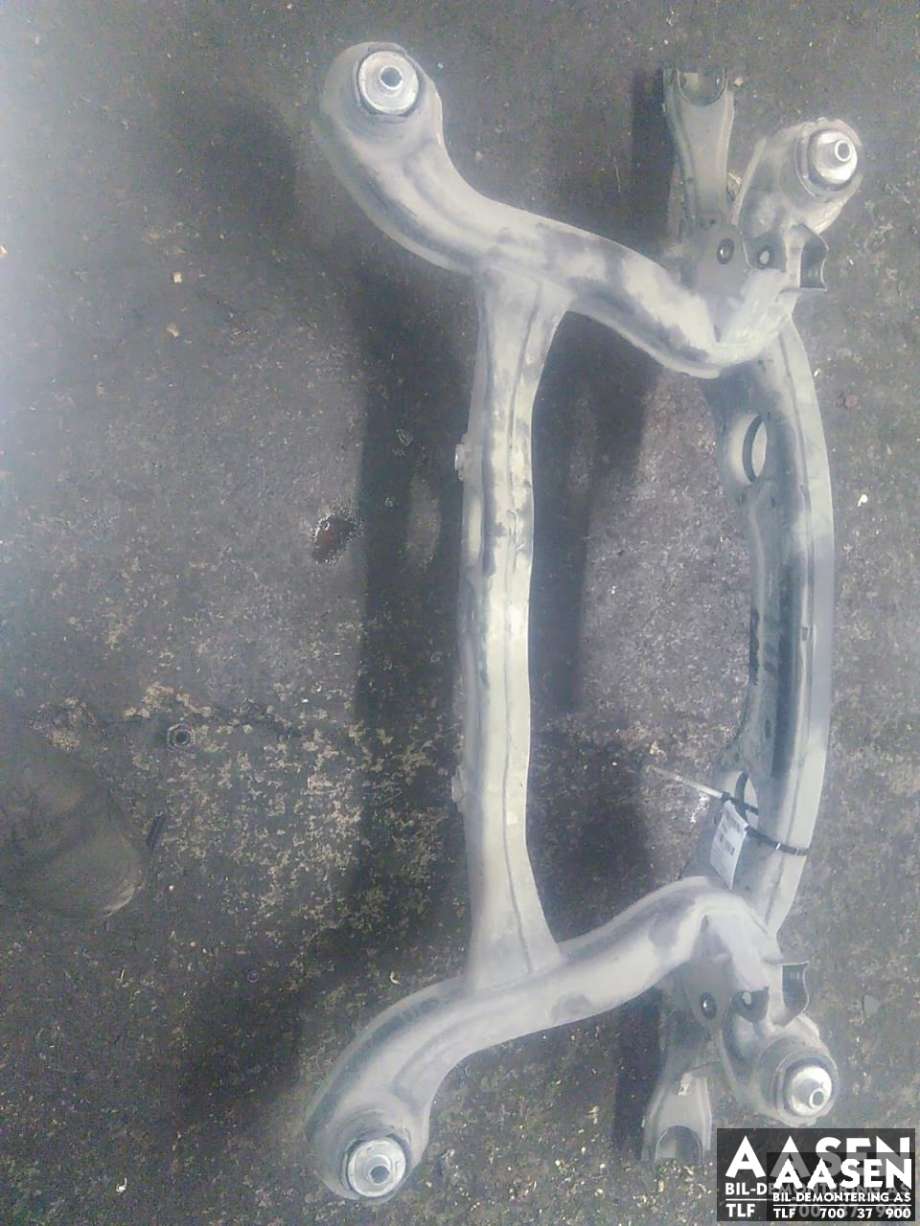 Travers bak til Mercedes GLA 2014-2020 (X156) (X156) (A 242 350 00 00|)