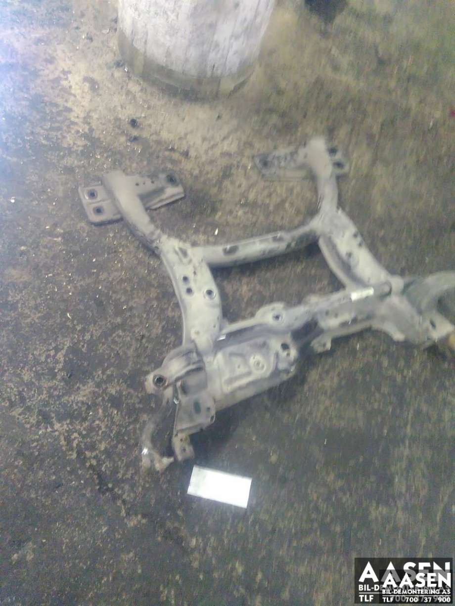 Travers foran hoved til Mercedes B-Klasse, electric drive 2014-2018 (W242) (W242) (A 246 620 12 00|)