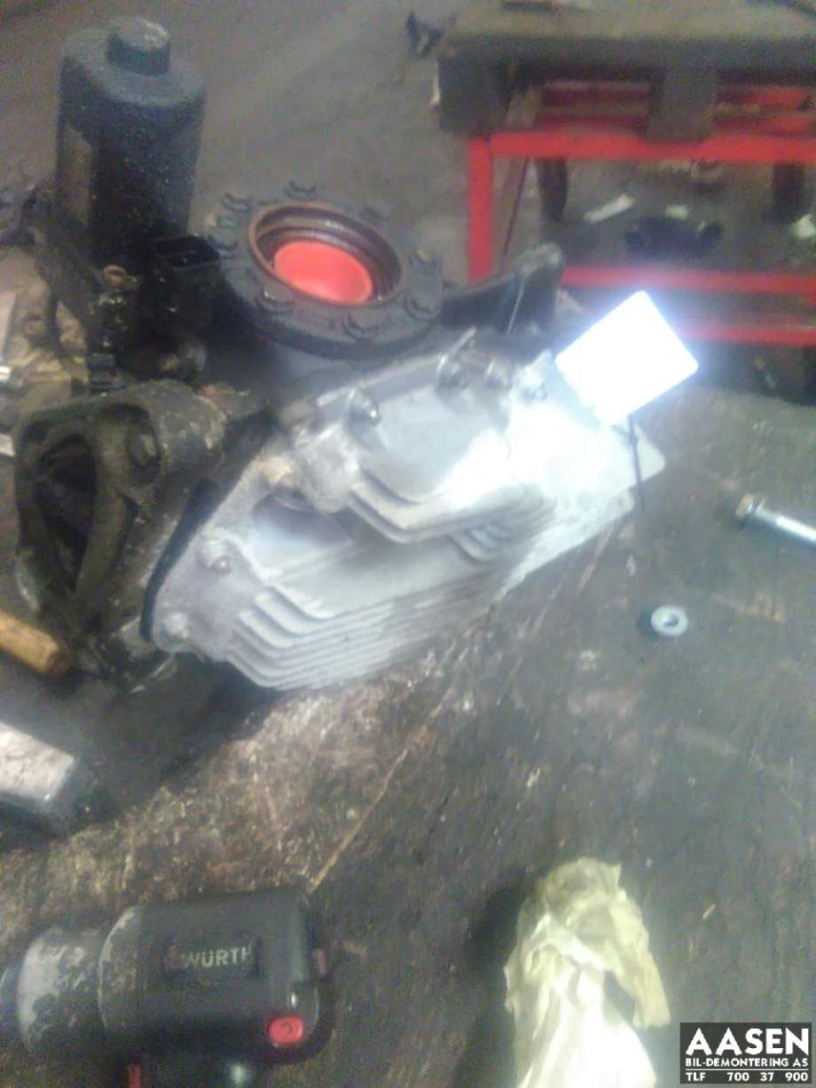 Kardang klokke bak til BMW M4 2014-2020 (F82/F83) (F82/F83) (33 10 8 090 464|)