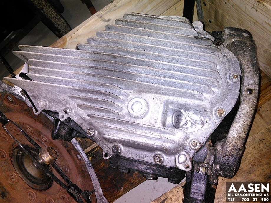 Kardang klokke bak til BMW M4 2014-2020 (F82/F83) (F82/F83) (33 10 8 090 464|)