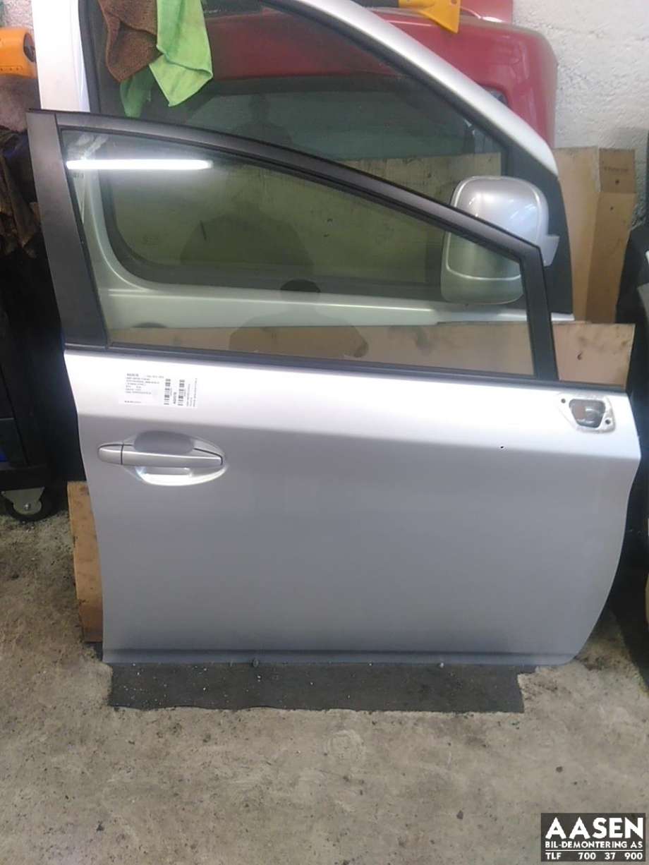 Dør høyre foran til Toyota Prius 2009-2016 (Type III) (COMBI) (COMBI) (6700147070|6700147071|)