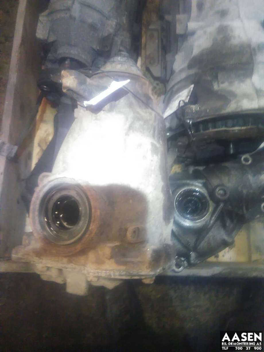Kardang klokke bak til BMW X5, 2007-2013 (E70) (E70) (33 10 7 590 914)