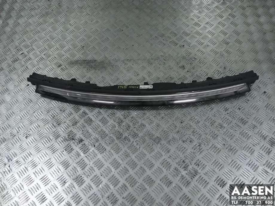 Frontlykt midtre til Mercedes EQC, 2019-->> (A 293 906 92 00)