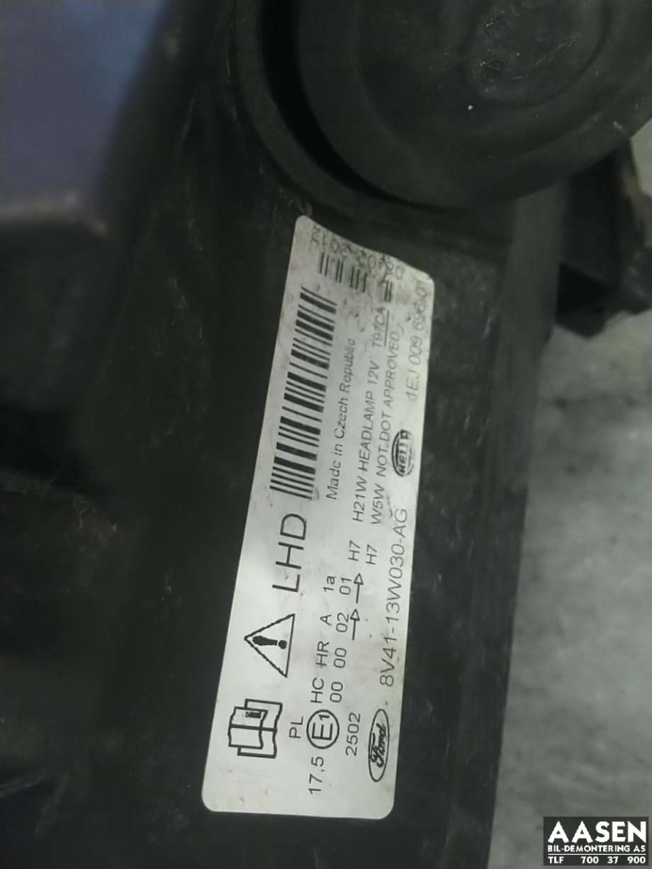 Frontlykt venstre halogen til Ford Kuga 2008-2012 (Type I)  (HELLA|1717364|)