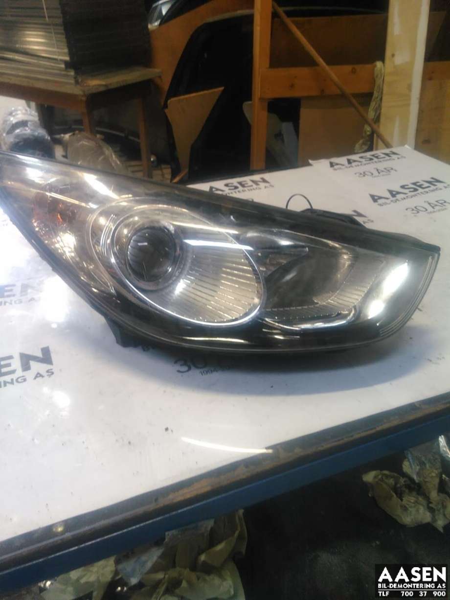 Frontlykt høyre halogen til Hyundai Ix35 2010-2015